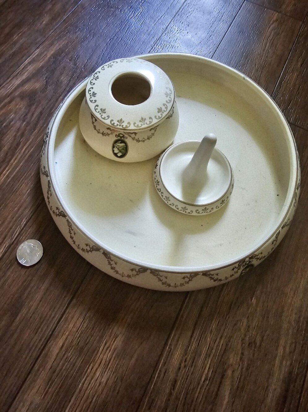 Roseville Pottery Dresser Medallion Design 1910 Set